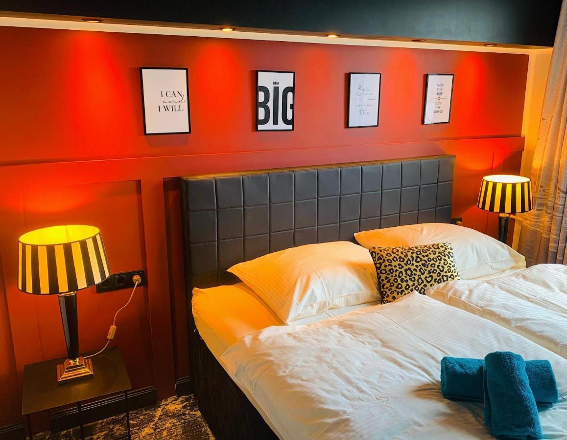 Besotel Mettmann-Schicke Fewo Oder Apartments Naehe Golfplatz Gruiten Und Neandertal Mit Glasfaser Wlan Und Parkplatz-Viele Schlafzimmer Mit Bad En Suite Экстерьер фото