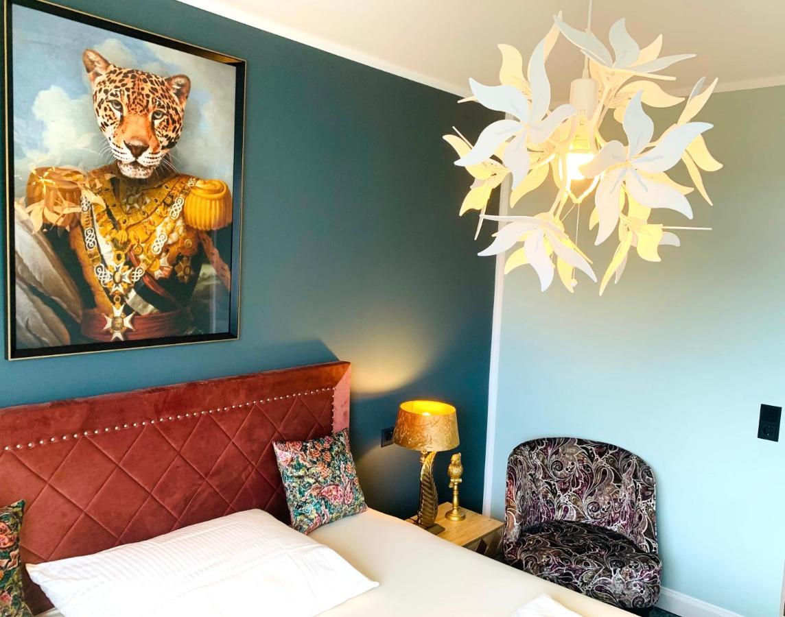 Besotel Mettmann-Schicke Fewo Oder Apartments Naehe Golfplatz Gruiten Und Neandertal Mit Glasfaser Wlan Und Parkplatz-Viele Schlafzimmer Mit Bad En Suite Экстерьер фото
